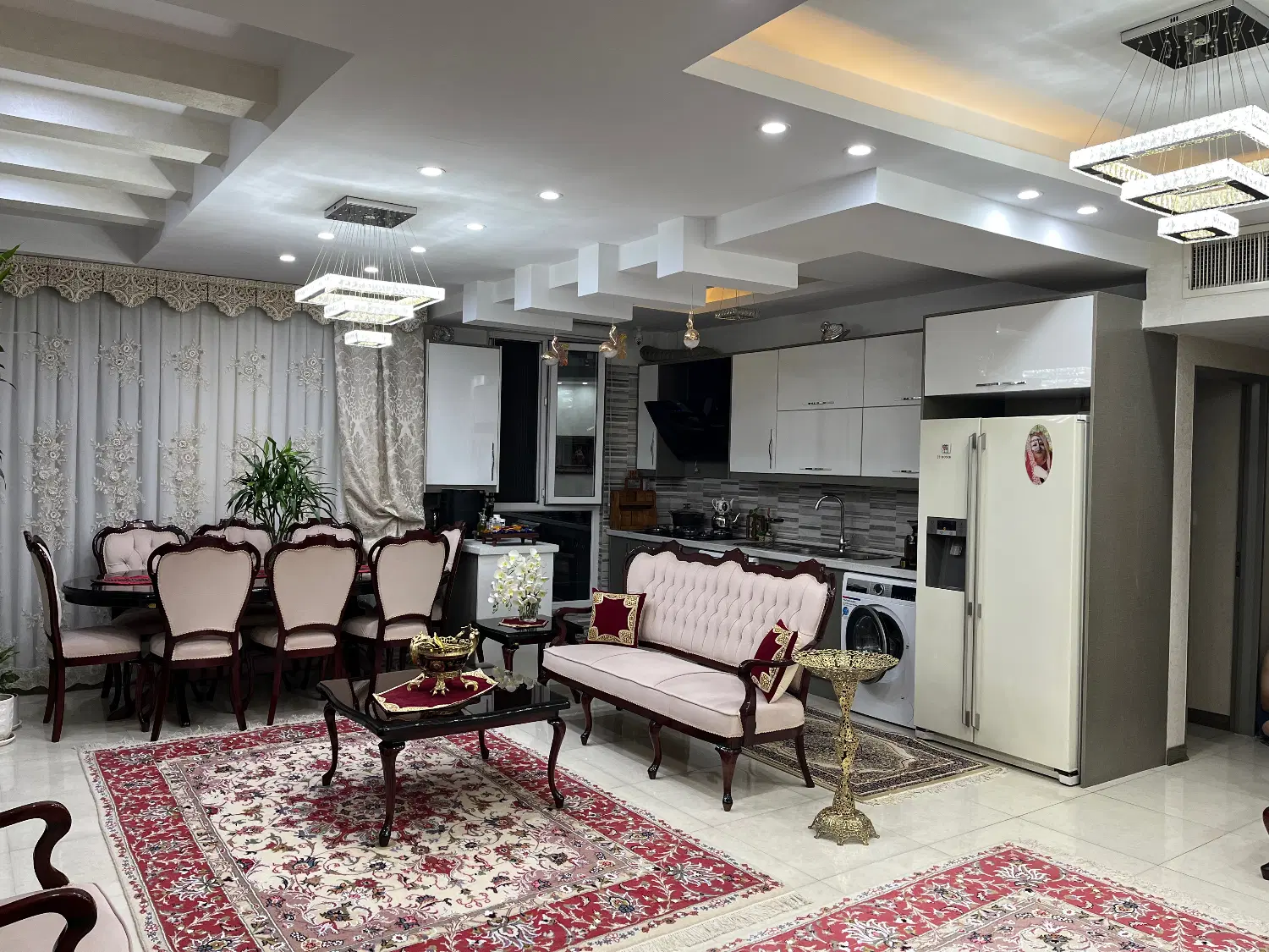 واحد ۸۹ متری شریعتی ، معلم