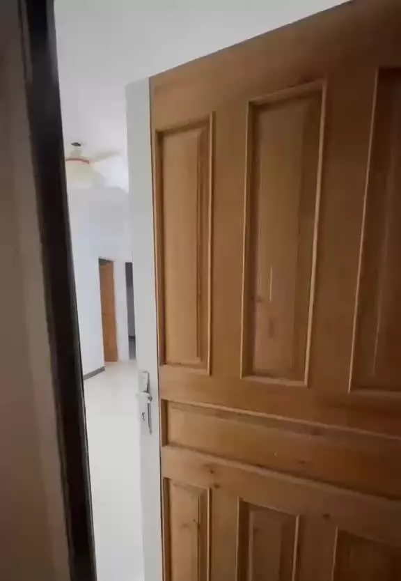 ۱۲۰ نبش چهاراه مادر مجتمع رویال