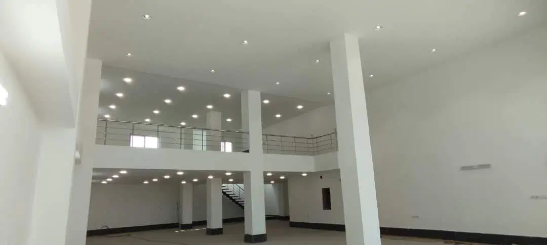 اجاره واحد تجاری نوساز در موقعیت ممتاز زرگرشهر