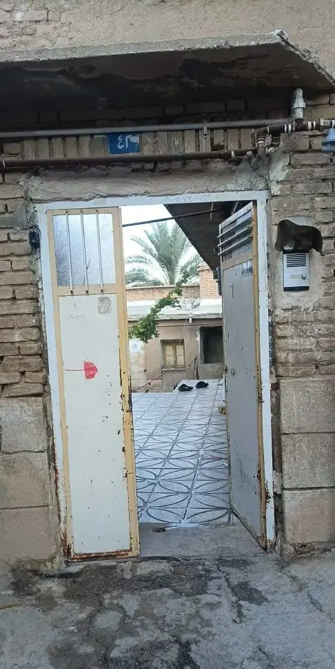 فروش منزل قدیمی کنار کوه زرقان