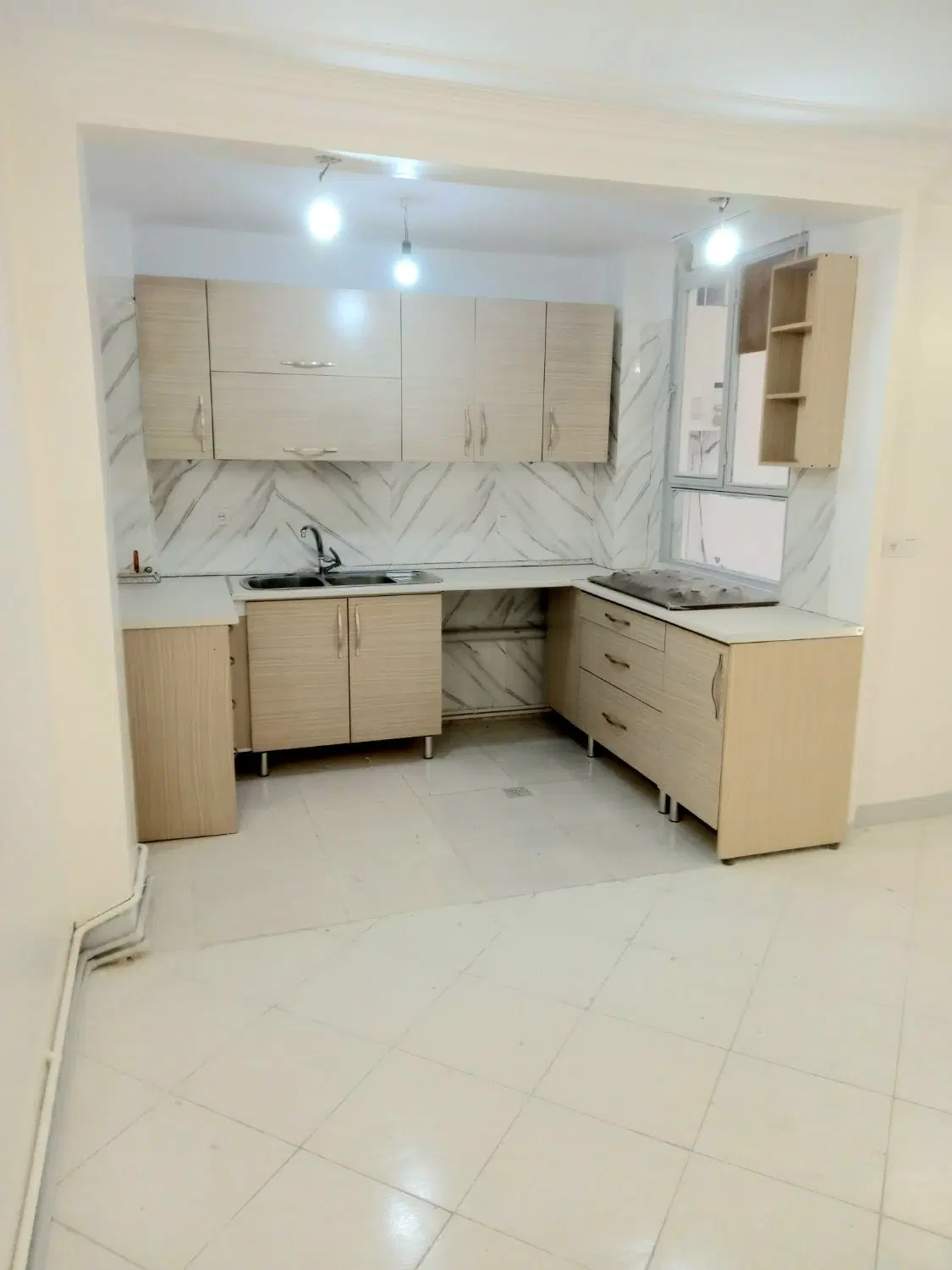 ۴۸متری با انباری و پارکینگ