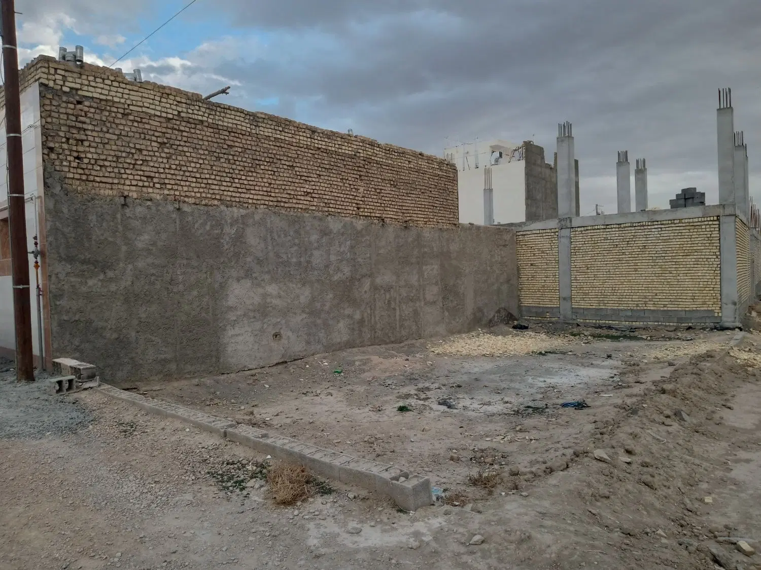 زمین مسکونی دارای پروانه ساخت