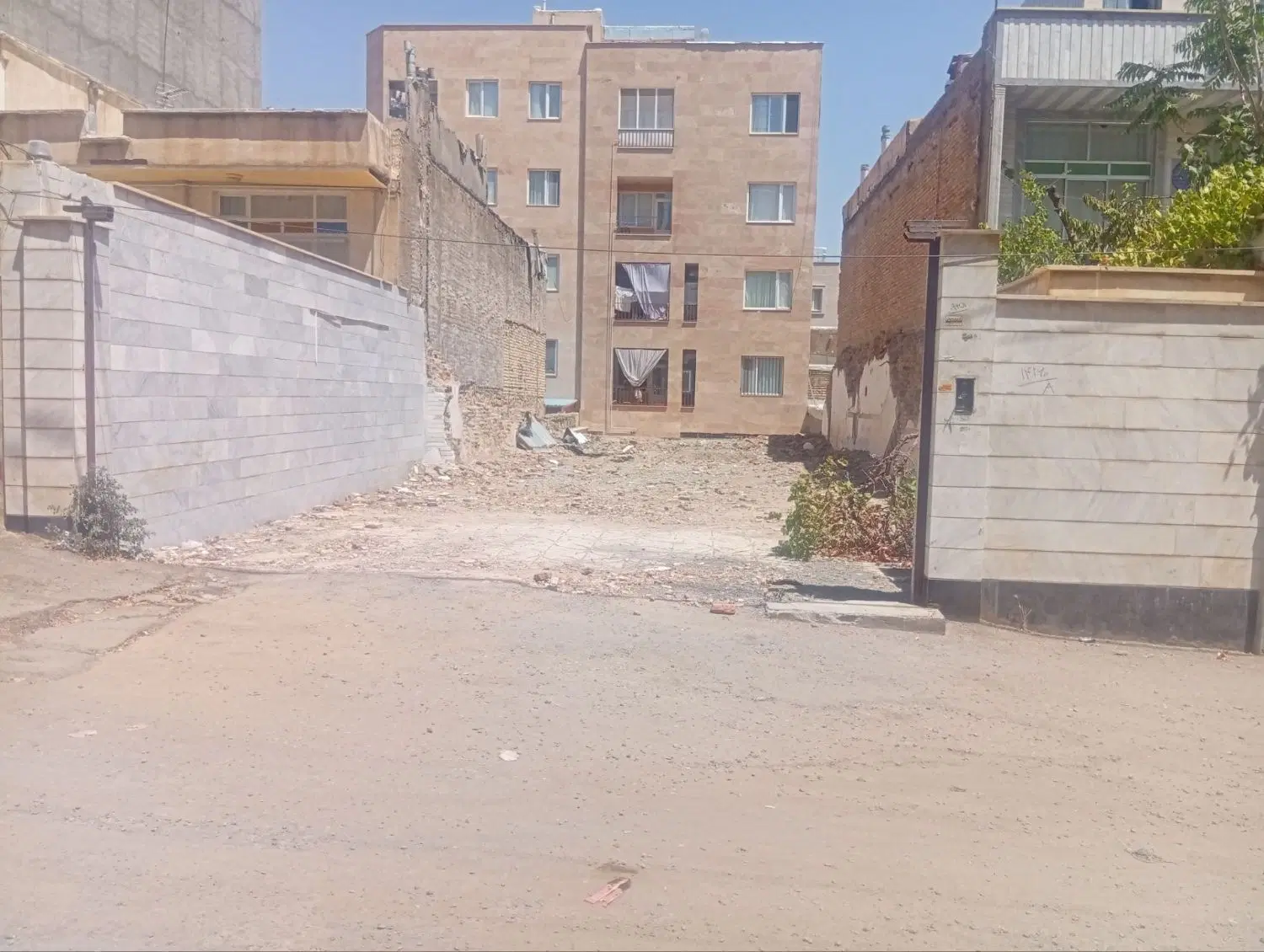 زمین کلنگی معراج