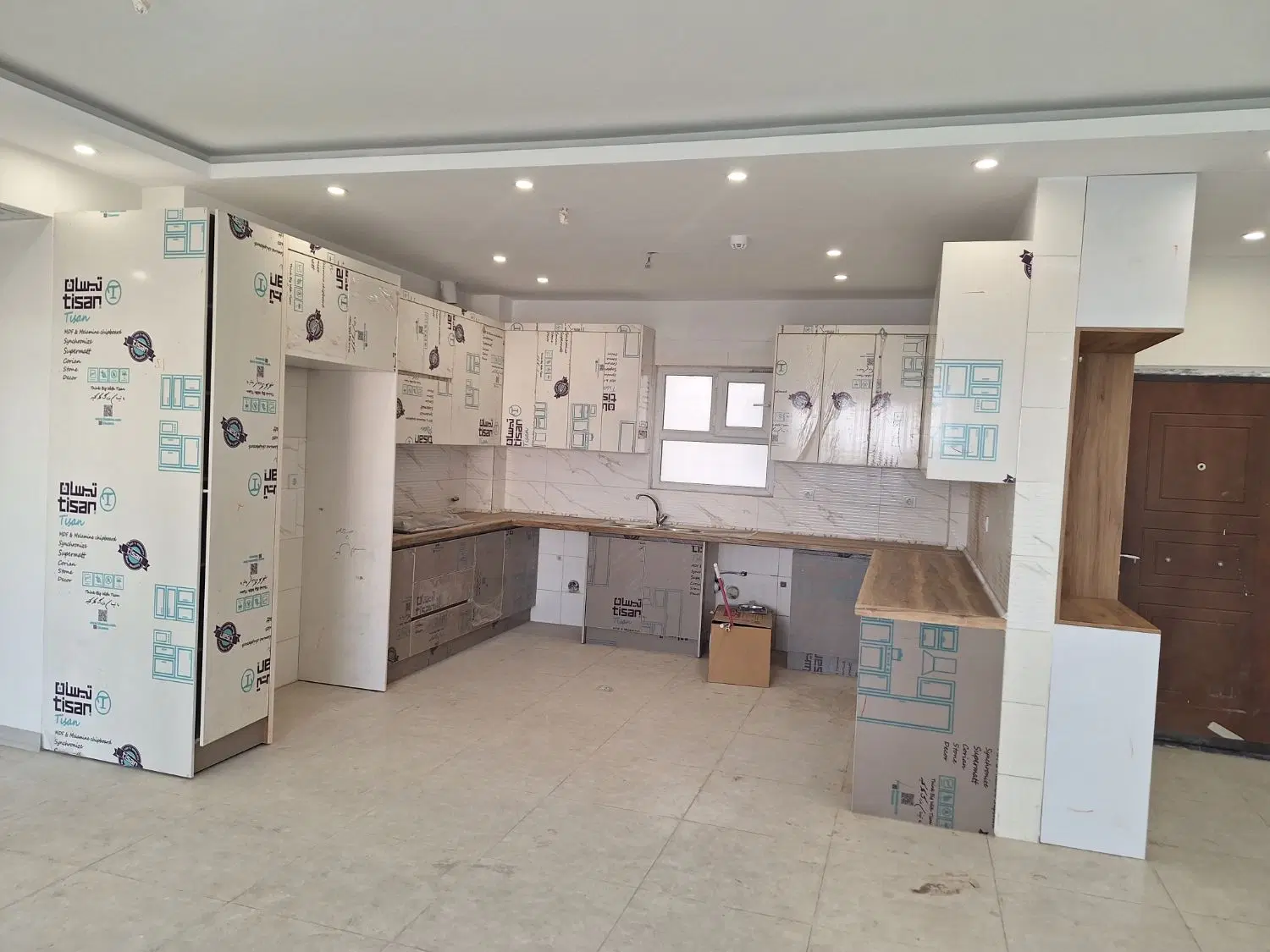 ۱۲۰ متری با دو پارکینگ سندی ،فول امکانات و نوساز