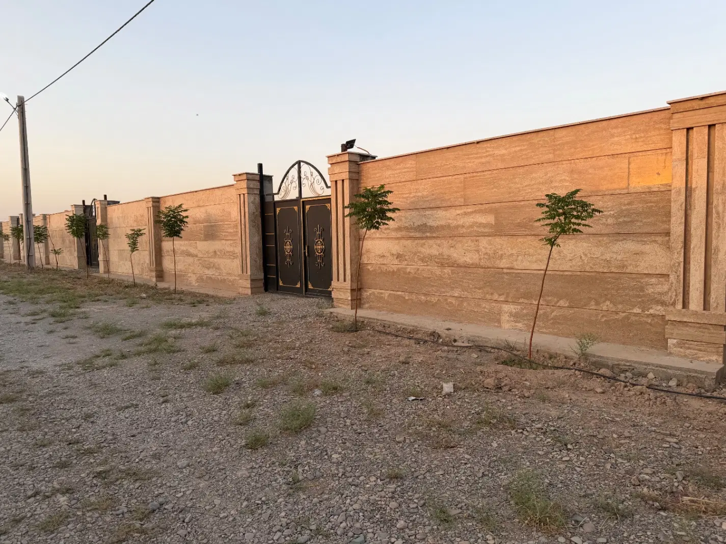 چهار دیواری ویلایی ۶۹۰ متری اقساطی