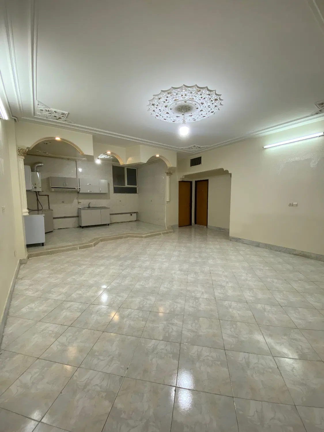 آپارتمان خیابان مخابرات (شهید بهشتی)