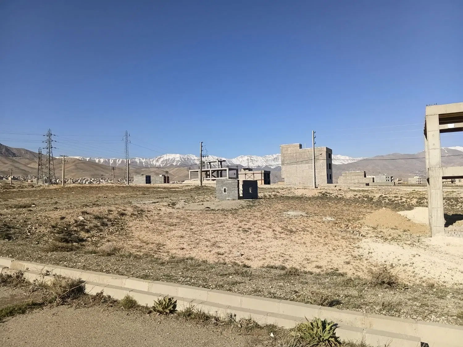 ۲۰۰ متر زمین جیلاردنو