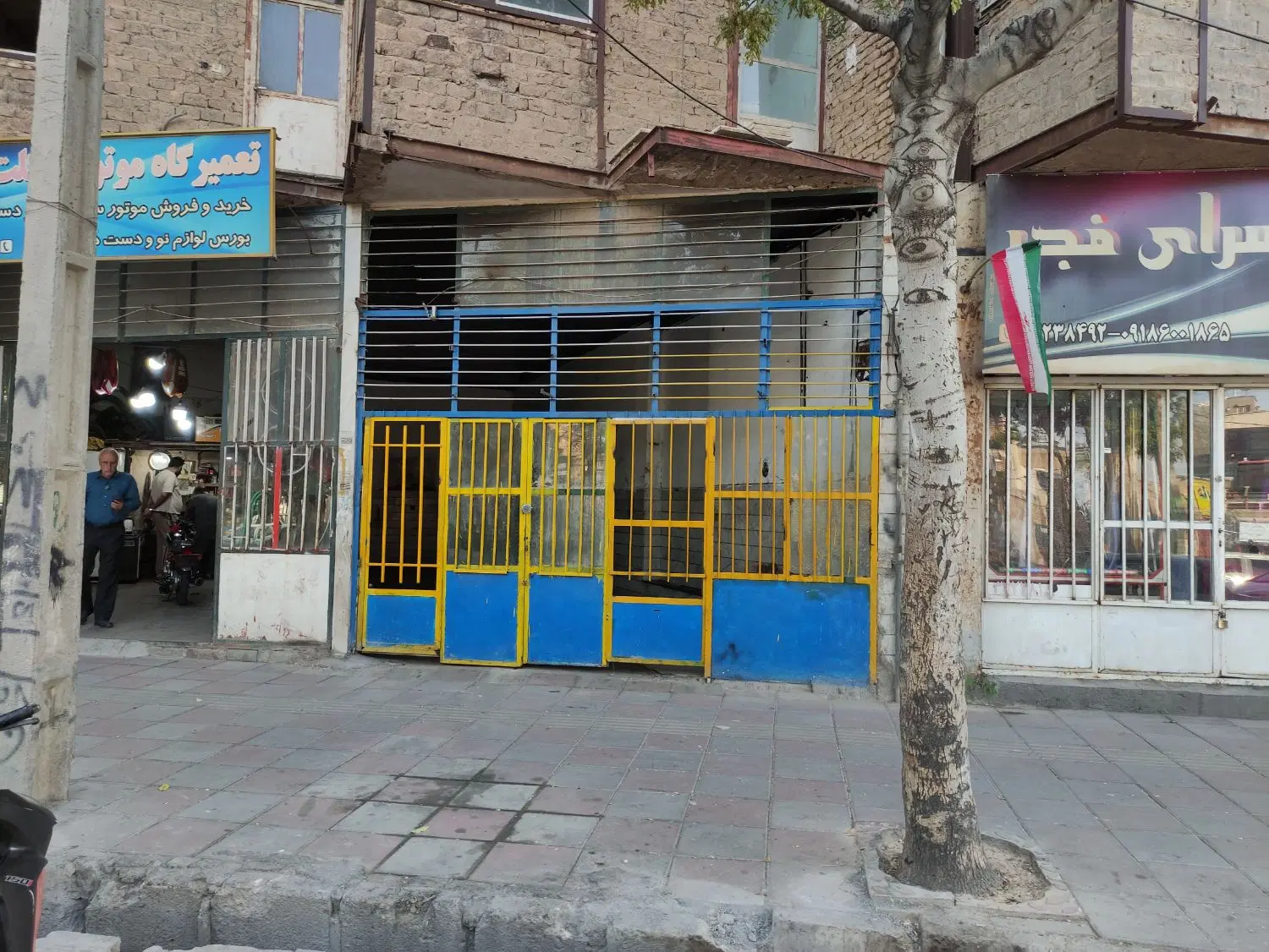 مغازه حدودا۵۰ متری مناسب مکانیکی و صافکاری و..