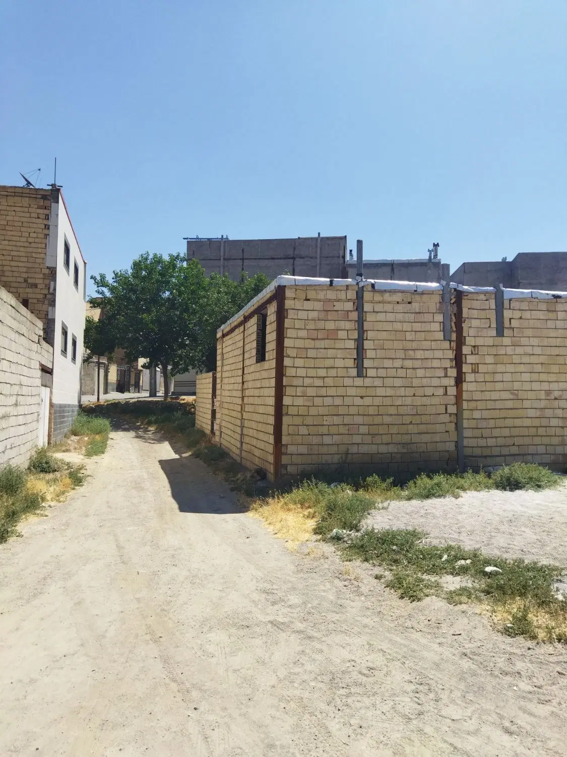 حیاط 114متری در کندرود باسمنج