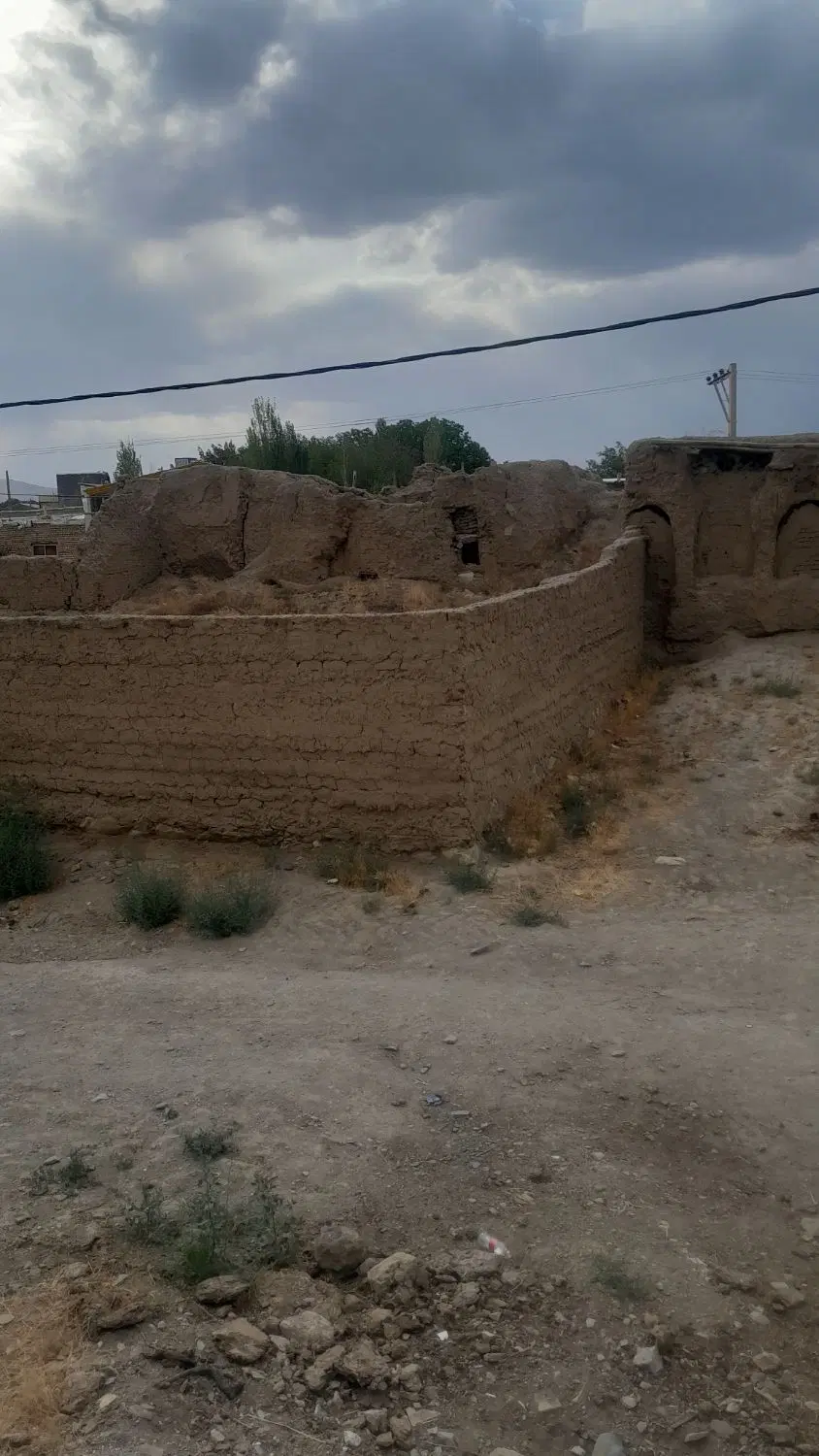 یک قطه زمین مسکونی واقع در روستای فرنق