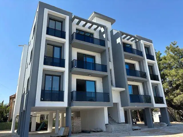 فروش اپارتمان ۹۰ متر صفر با ۴۰ متر حیاط اختصاصی