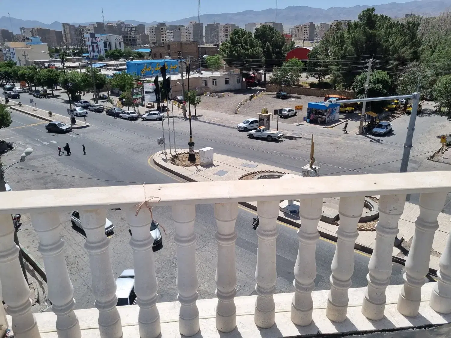 واحد تجاری اداری، زیر همکف میدان معلم، ۱۳۵ متری