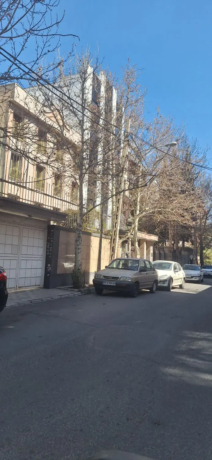 ساختمان یکجا ۲۲۰۰ متر مفید سند اداری طالقانی
