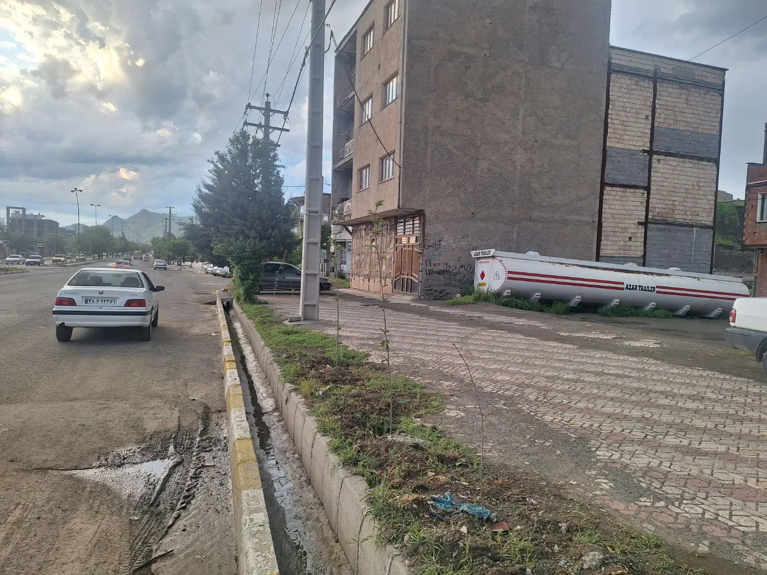 130 متر دونبش جنوبی روی بلوار 45 متری کانی دینار