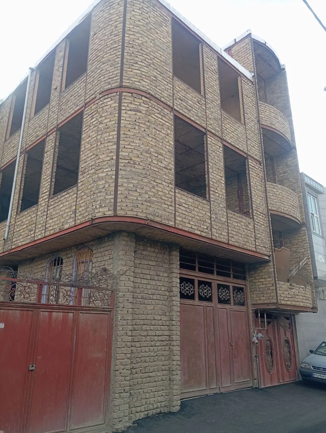 ملک مسکونی سه طبقه