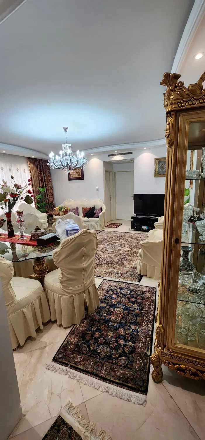 ملک در نیاوران