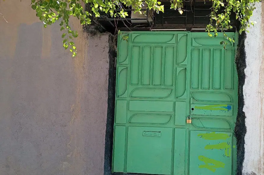 مغازه برای کارگاه و دو اتاق بعثت و میدان معلم