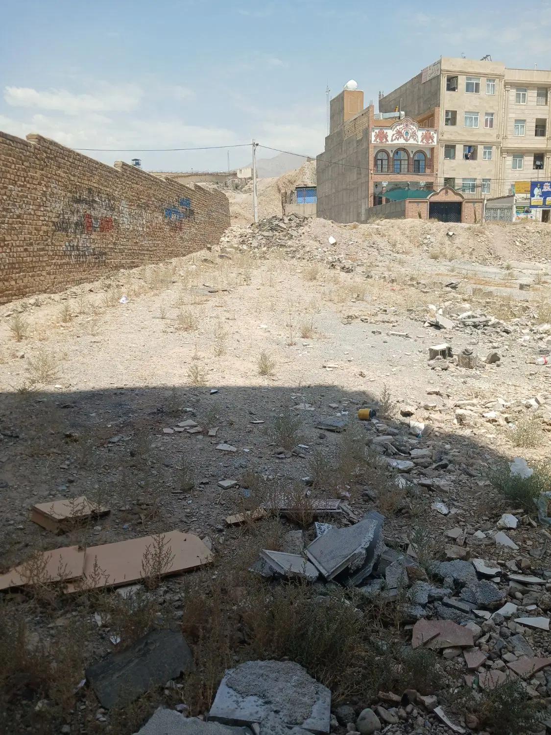 یک قعطه زمین  ۲۰۸ متر مربع