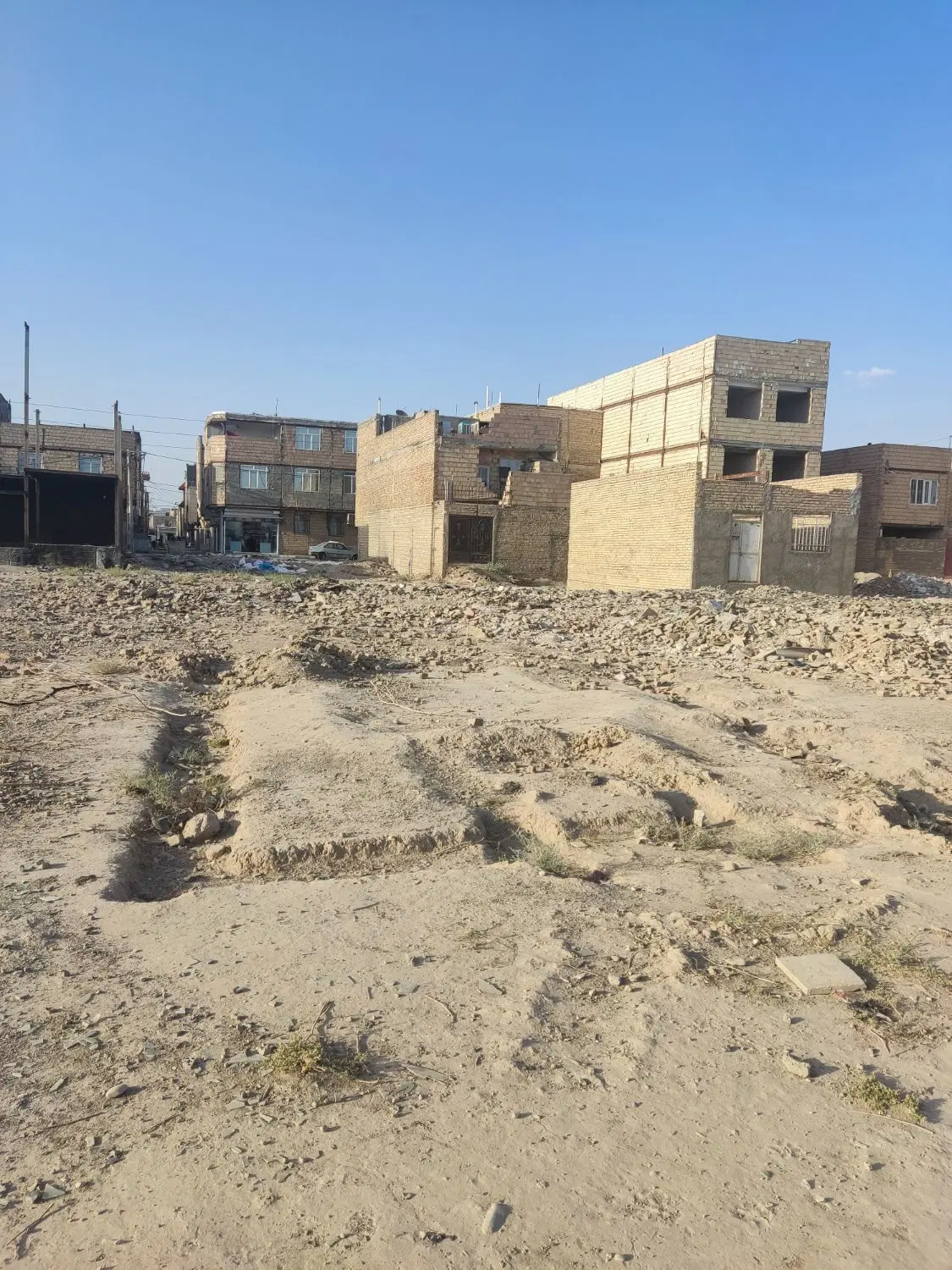 زمین فروشی