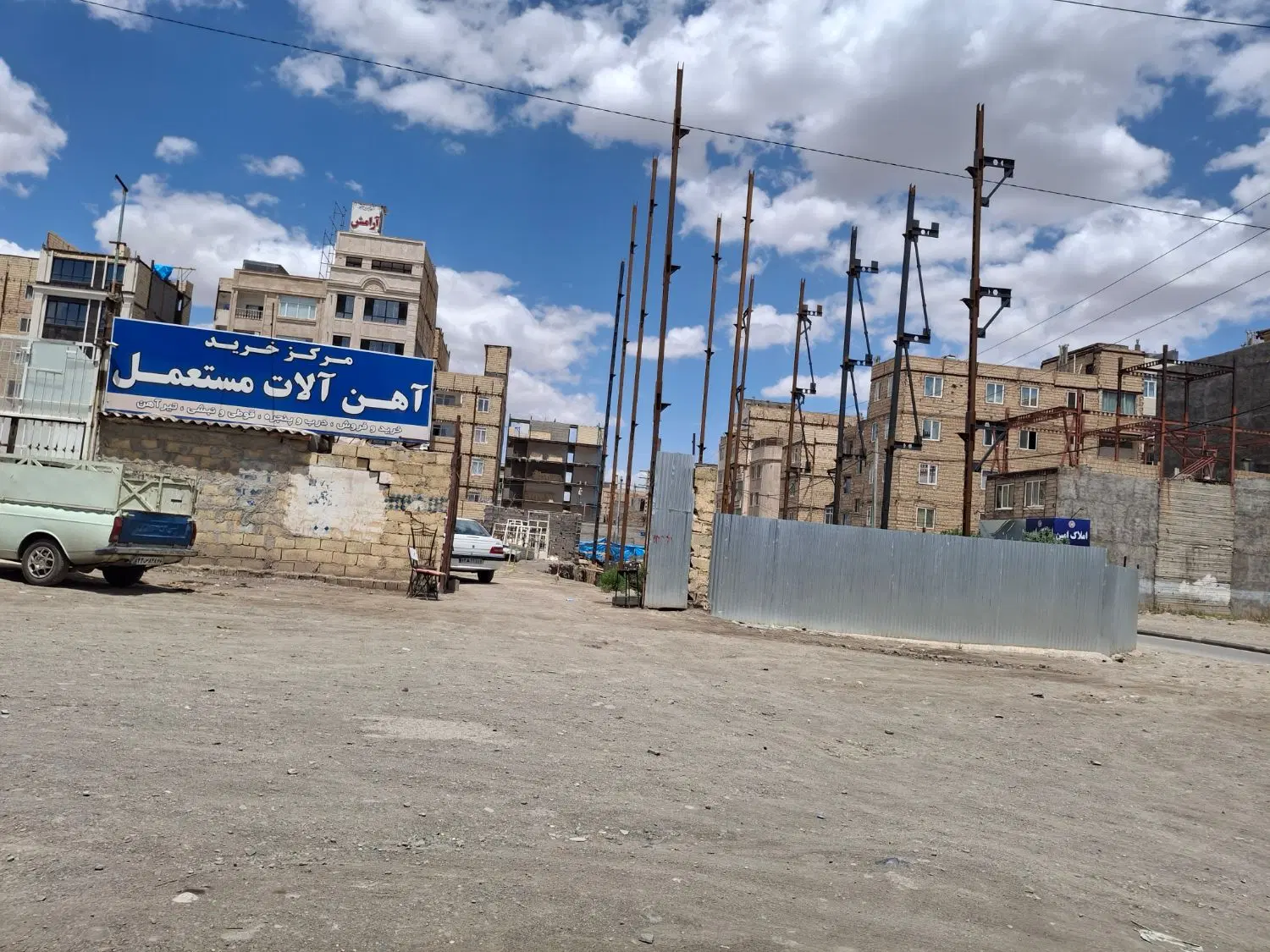 زمین جنوبی حاشیه ۱۰متر متراژ ۲۰۰متر