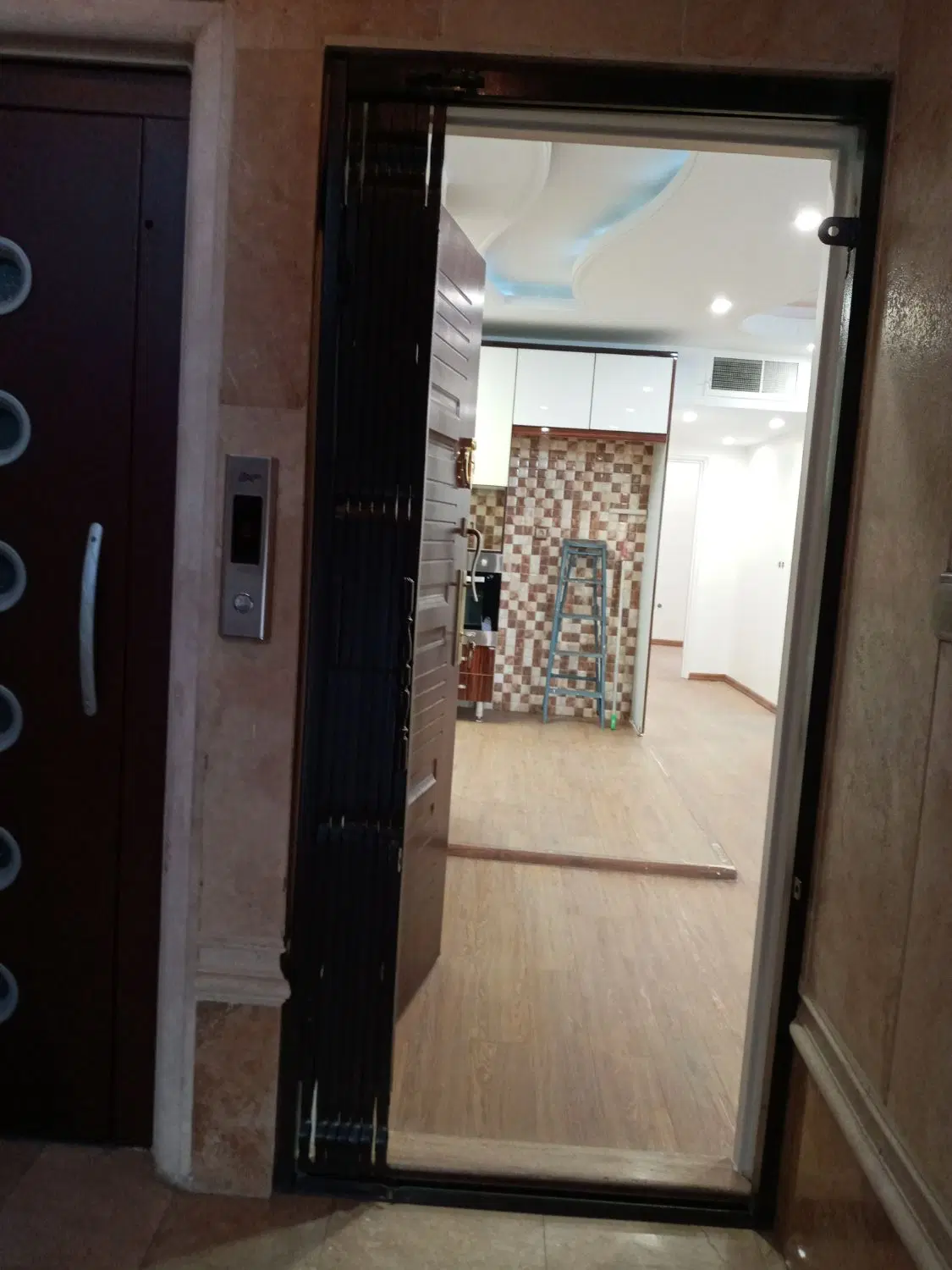 ساختمان پزشکان