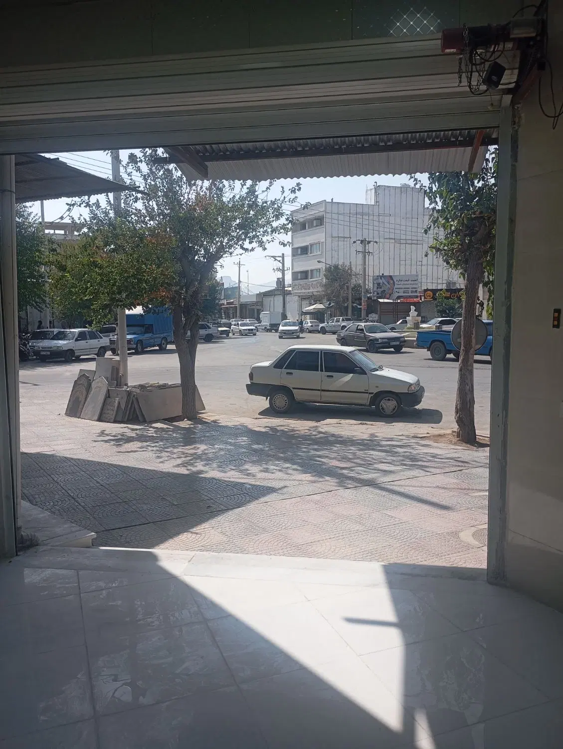 مغازه ۱۷۰ متری سر میدان مدرس