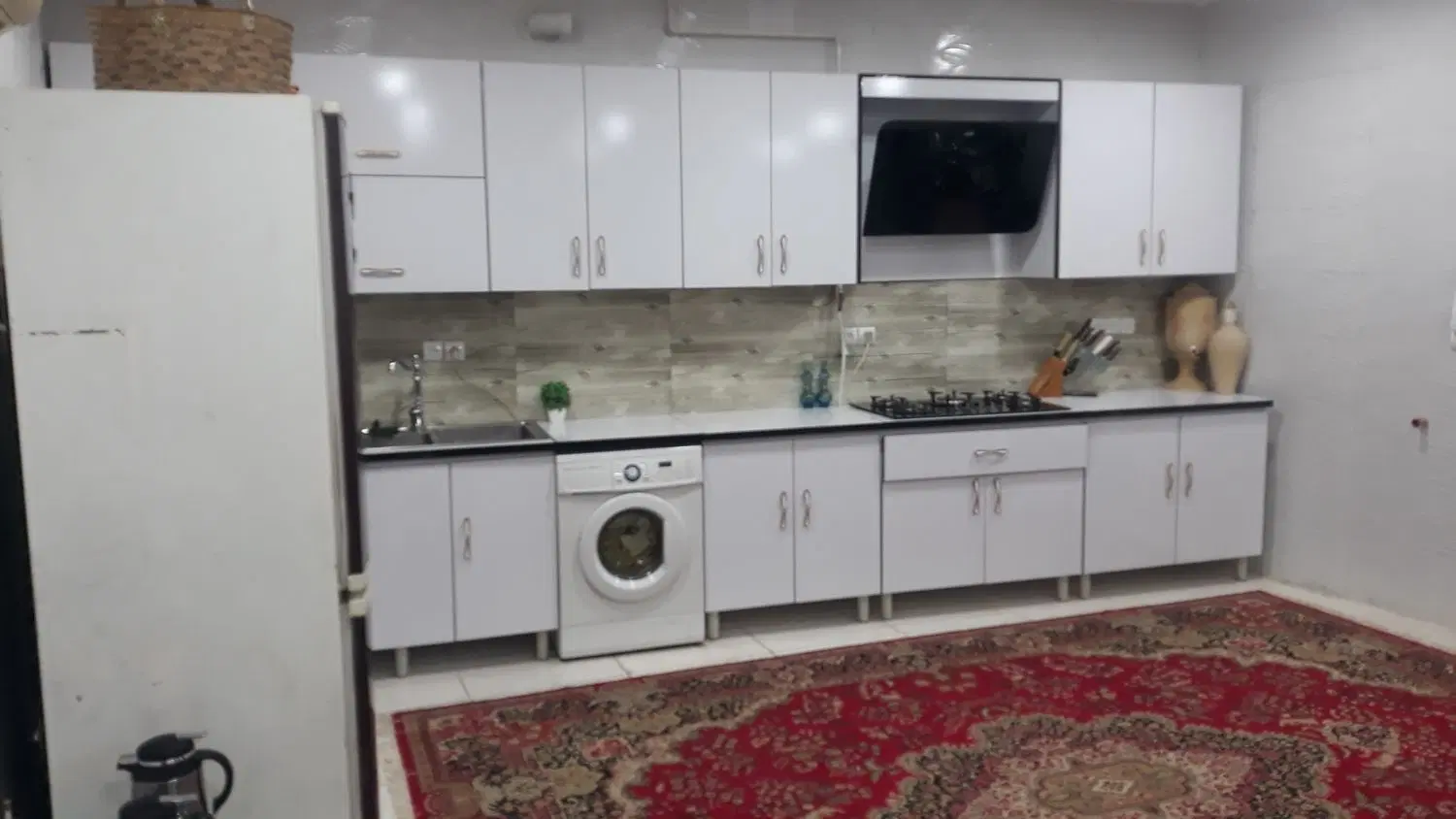 ملک ۱۶۱متری همراه مغازه بزرگ