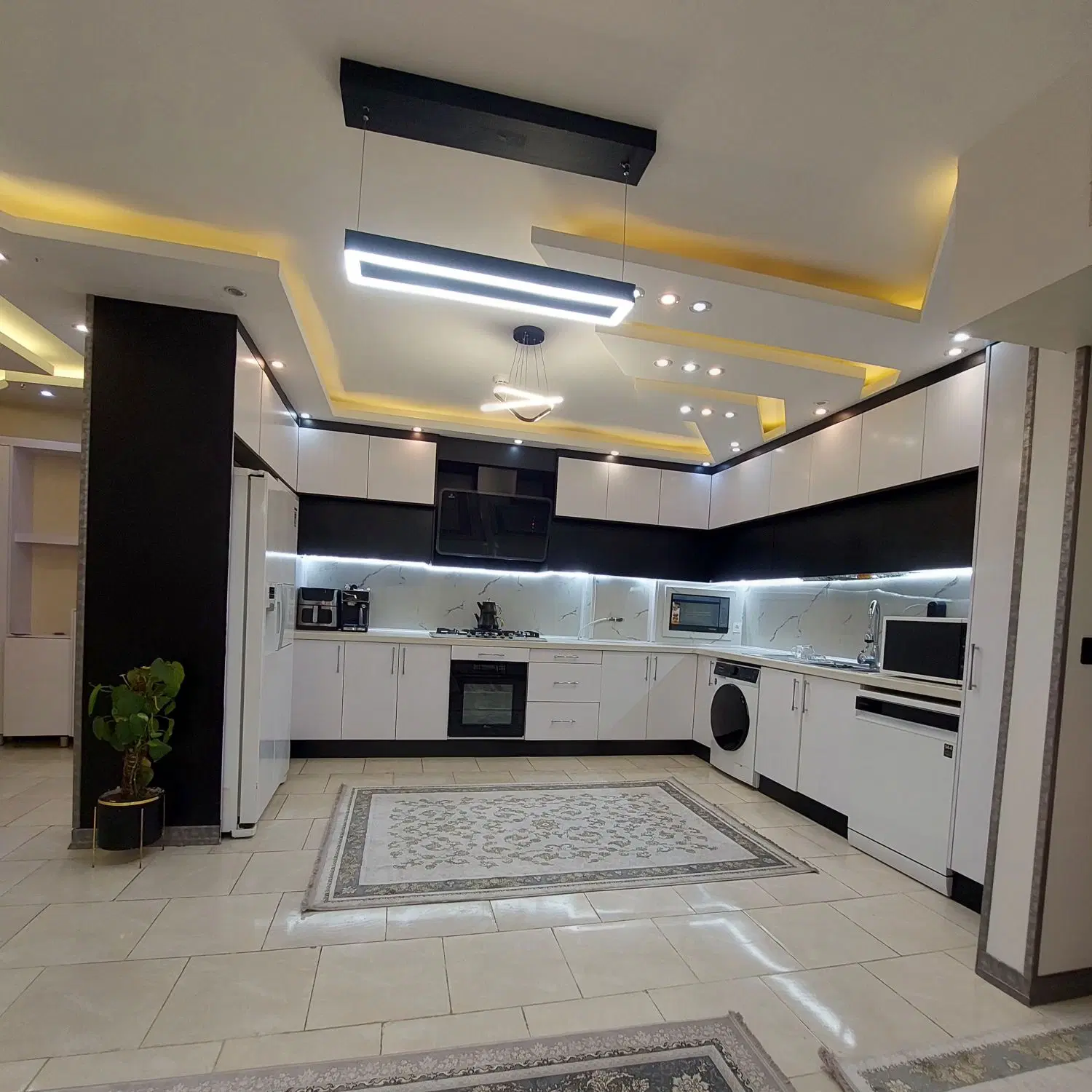 150متر 3 خواب سی8