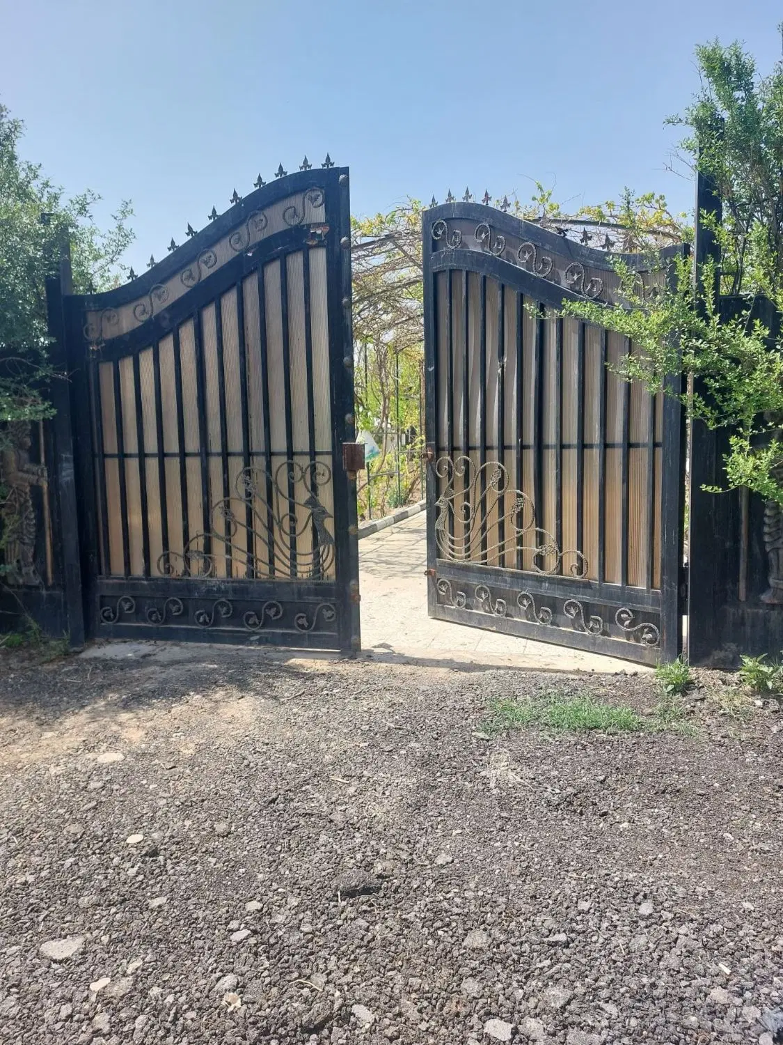 خانه باغ ۲۶۰۰ متری در قیصرآباد