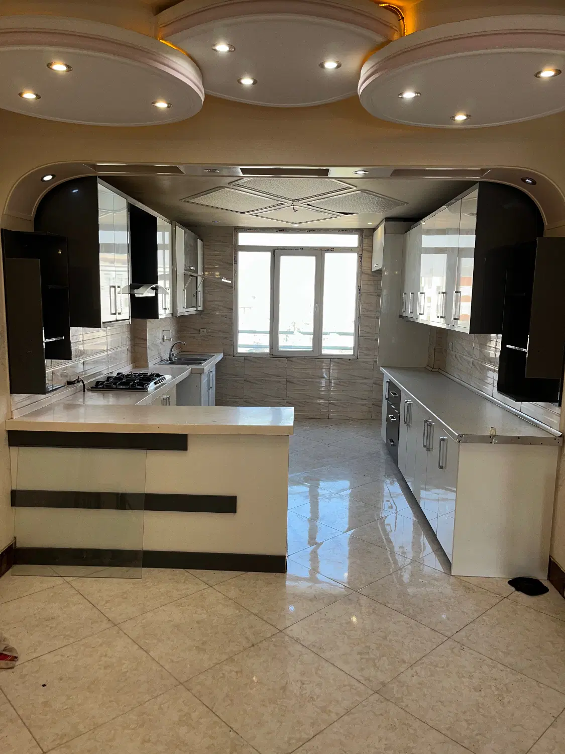 اپارتمان ۱۰۰ متری بدون پارکینگ دو خواب