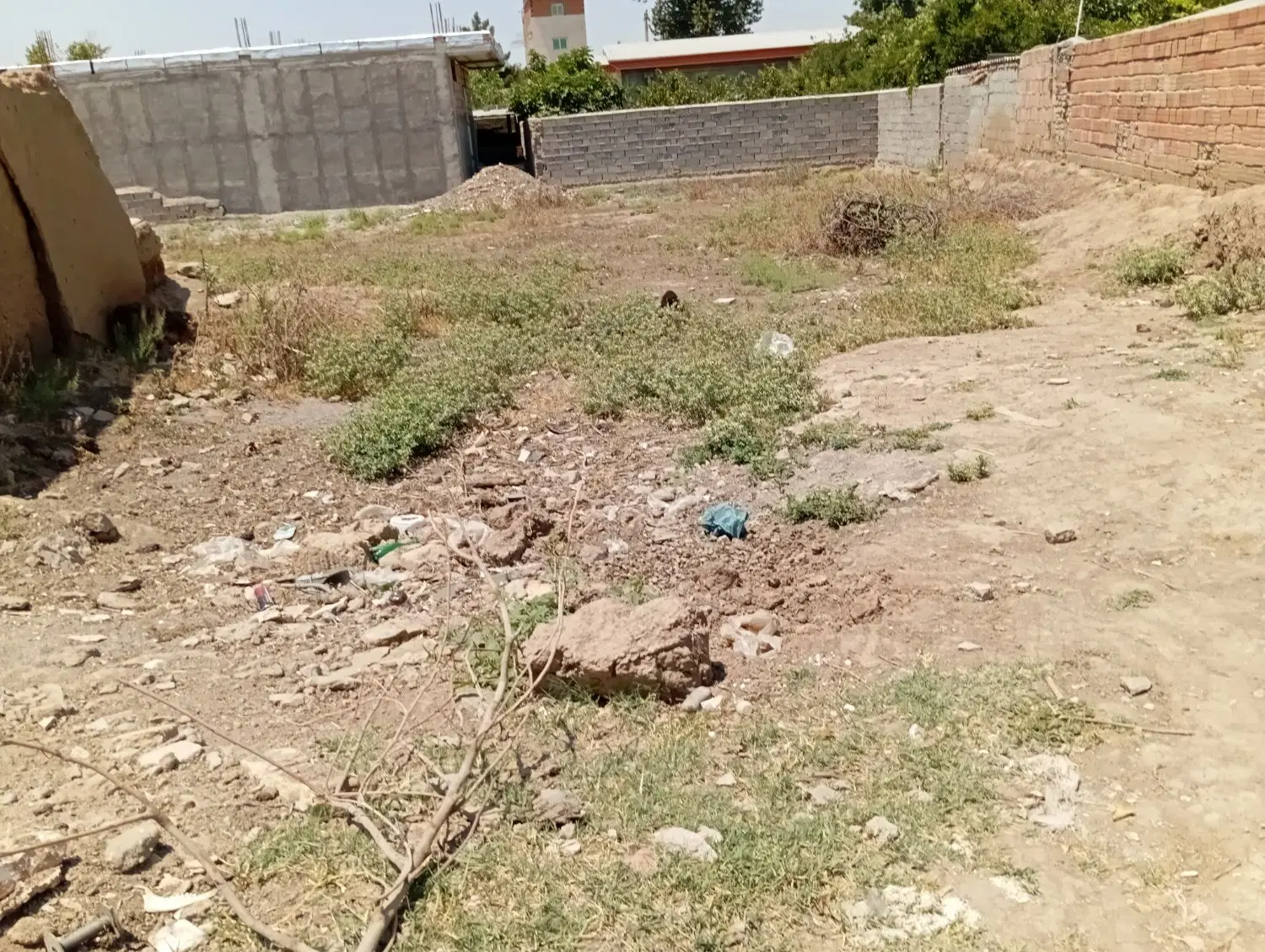 زمین فروشی