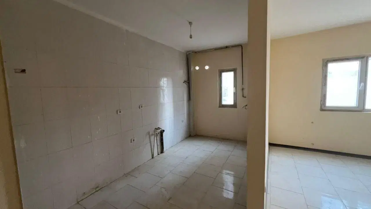 آپارتمان فروشی فاز 11طبقه اول وام تسویه
