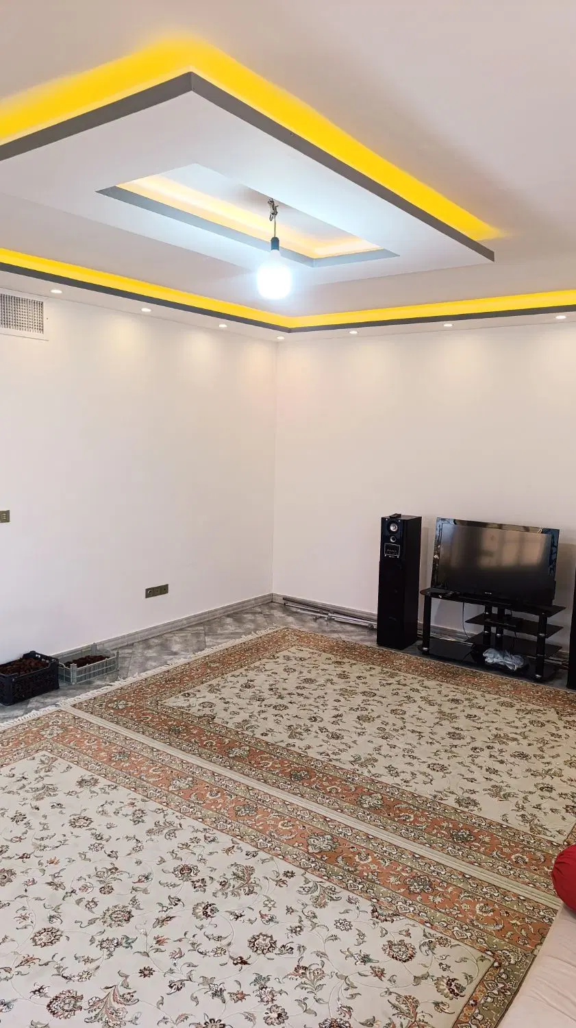 ۶۲۰م ویلا استخردار، دارای اب ، برق ، گاز