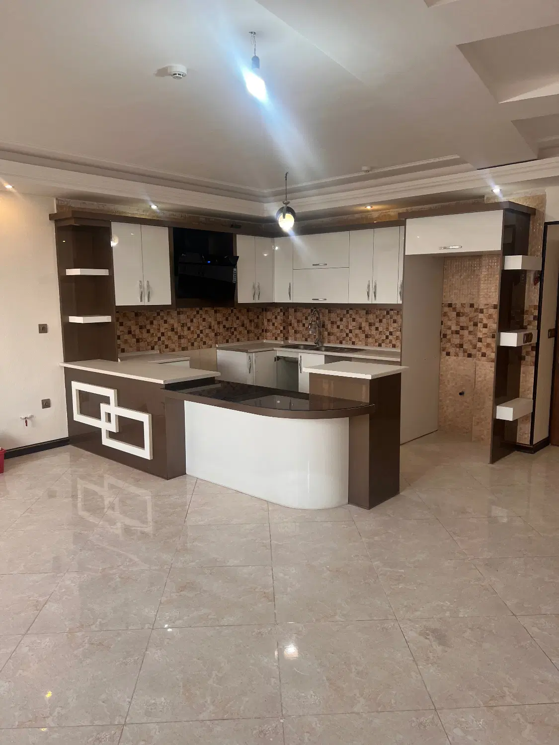 واحد ۱۰۳ متری شمالی پر نور طبقه سوم