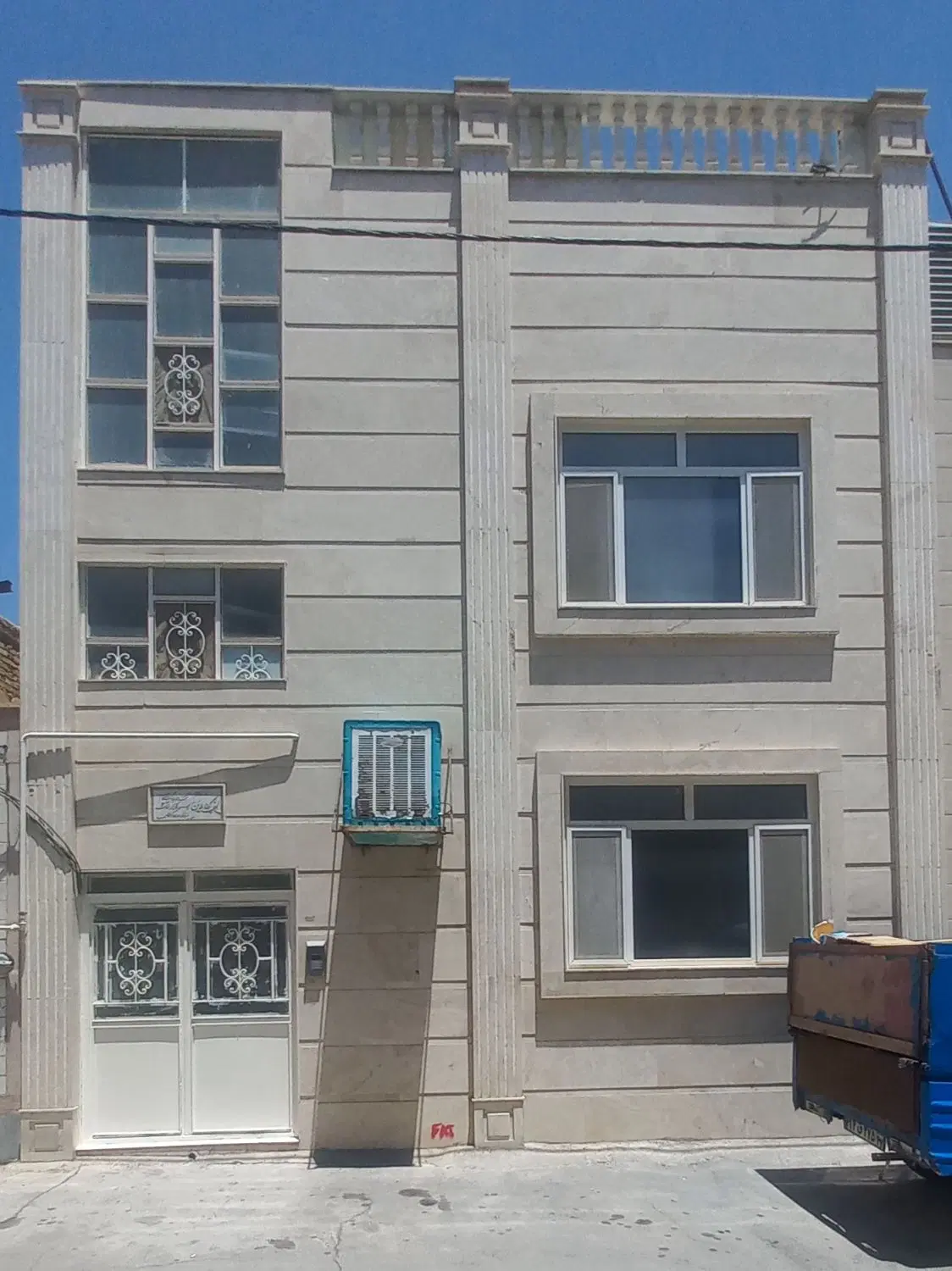 قیام ۹۰ متری