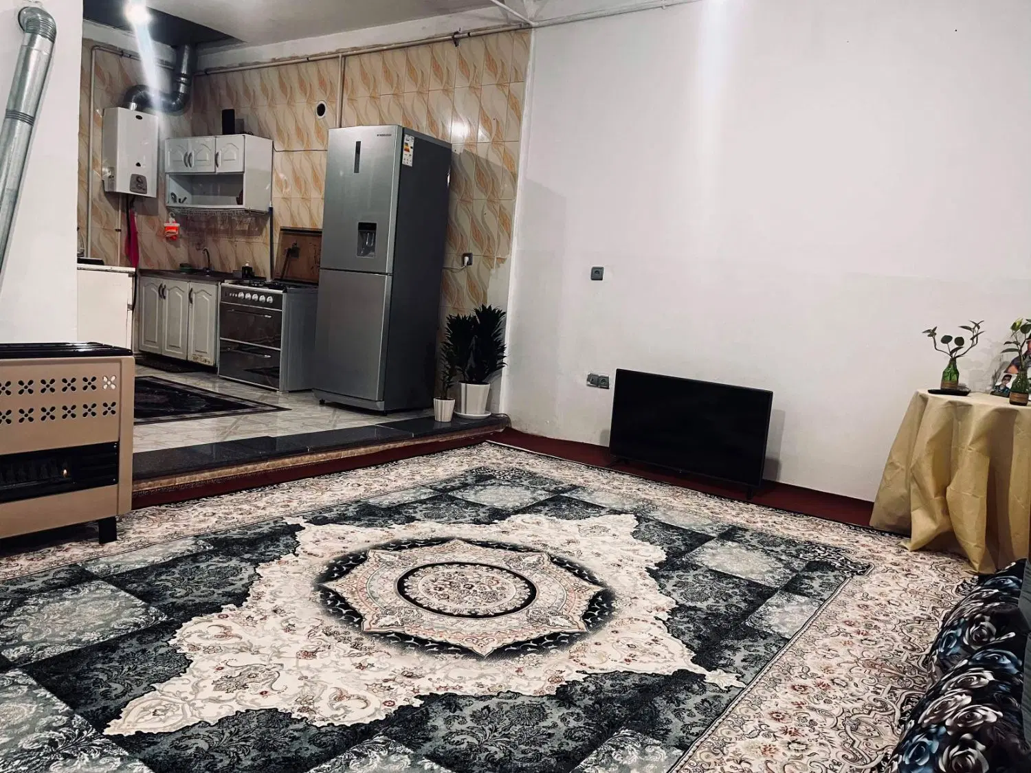 طبقه همکف خیابان ملکعلی بابایی اجاره داده میشود