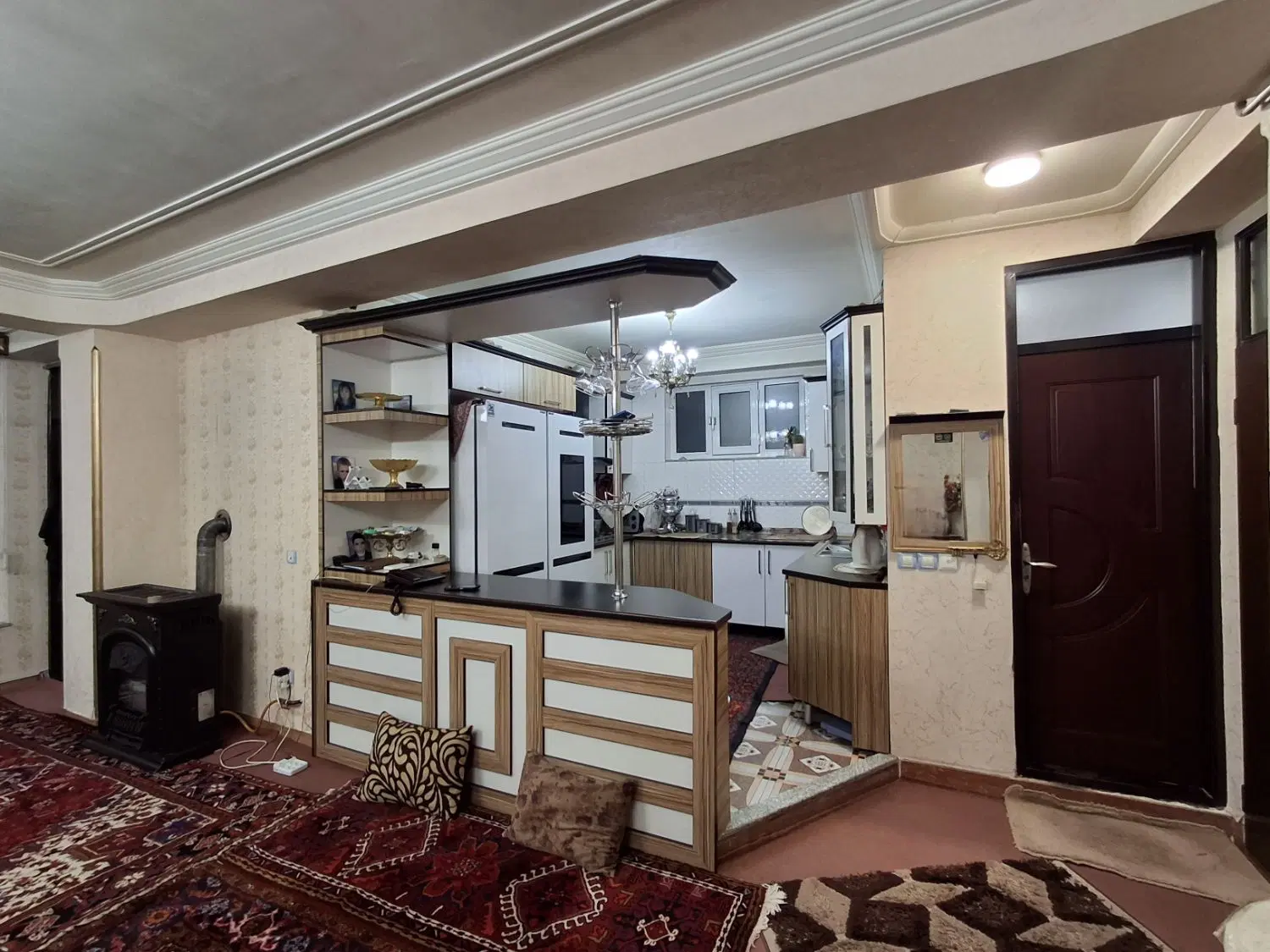 حیاط آپارتمان 3 طبقه
