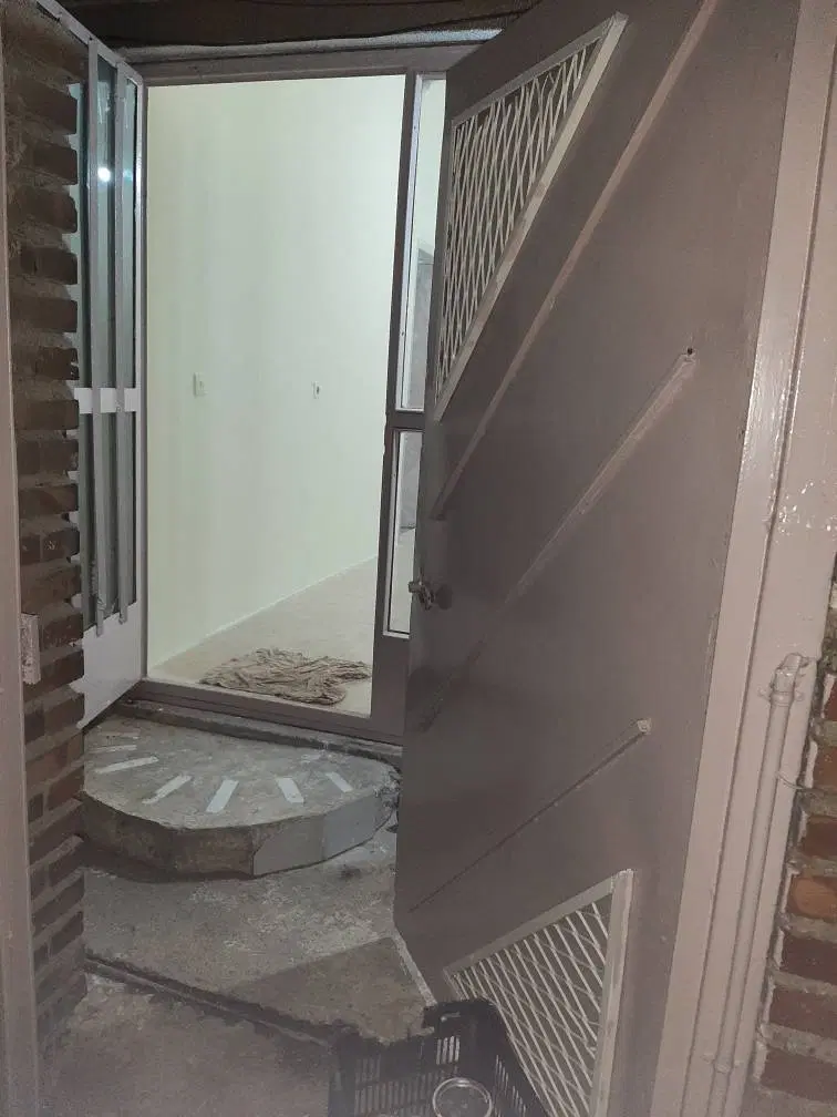فروش منزل ویلایی 241 به همراه 3 مغازه
