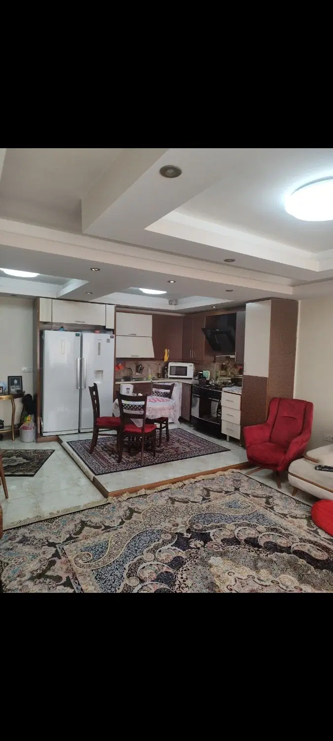 فروش آپارتمان ۸۵ م   بلوار   ارم.    چهارم.  شرقی