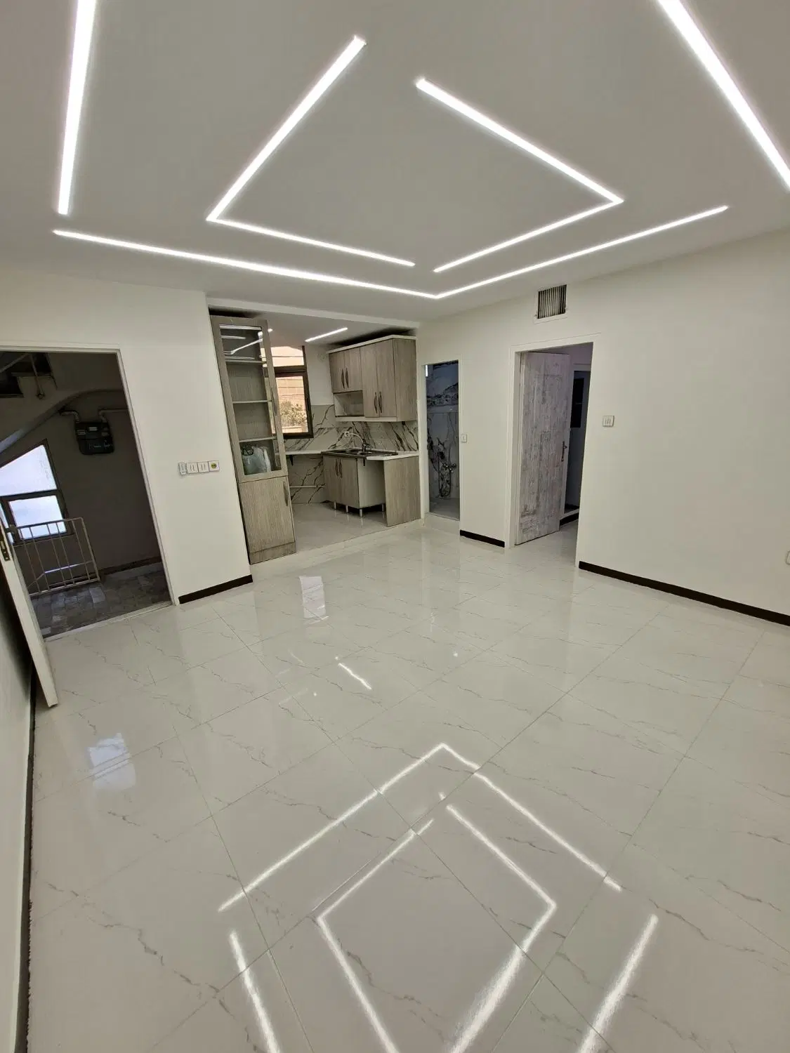 ۴۳ متری _ ط اول _ پارکینگ انباری _ قدرالسهمی