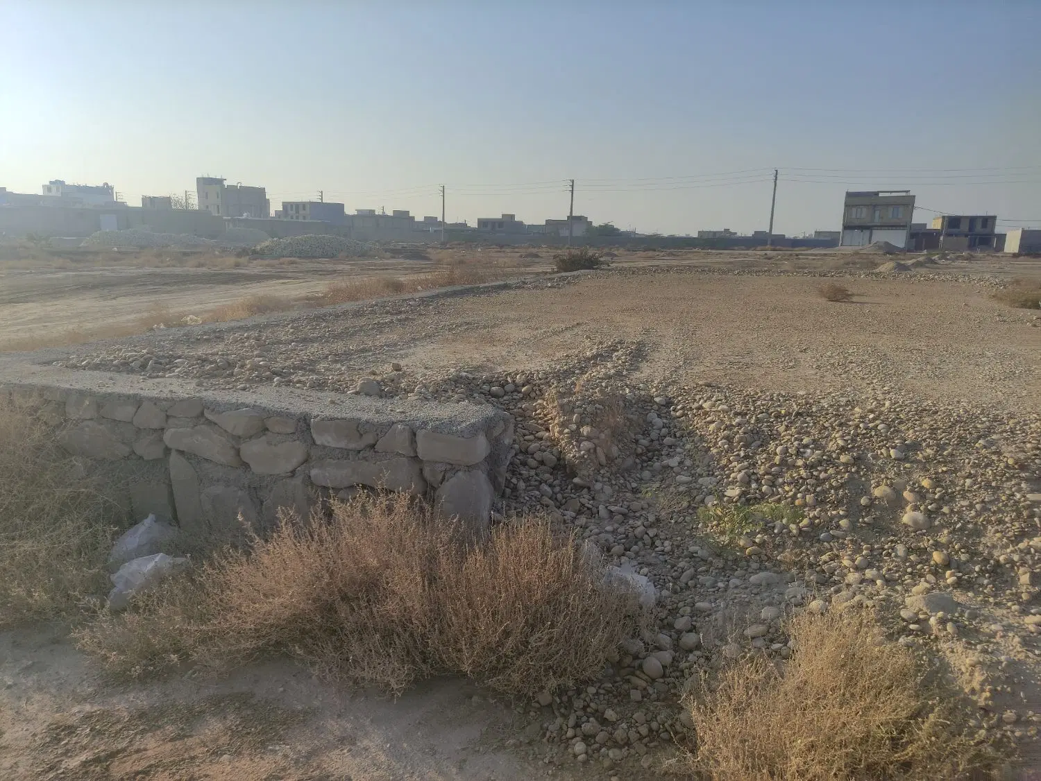 زمین پشت بند دره گناوه