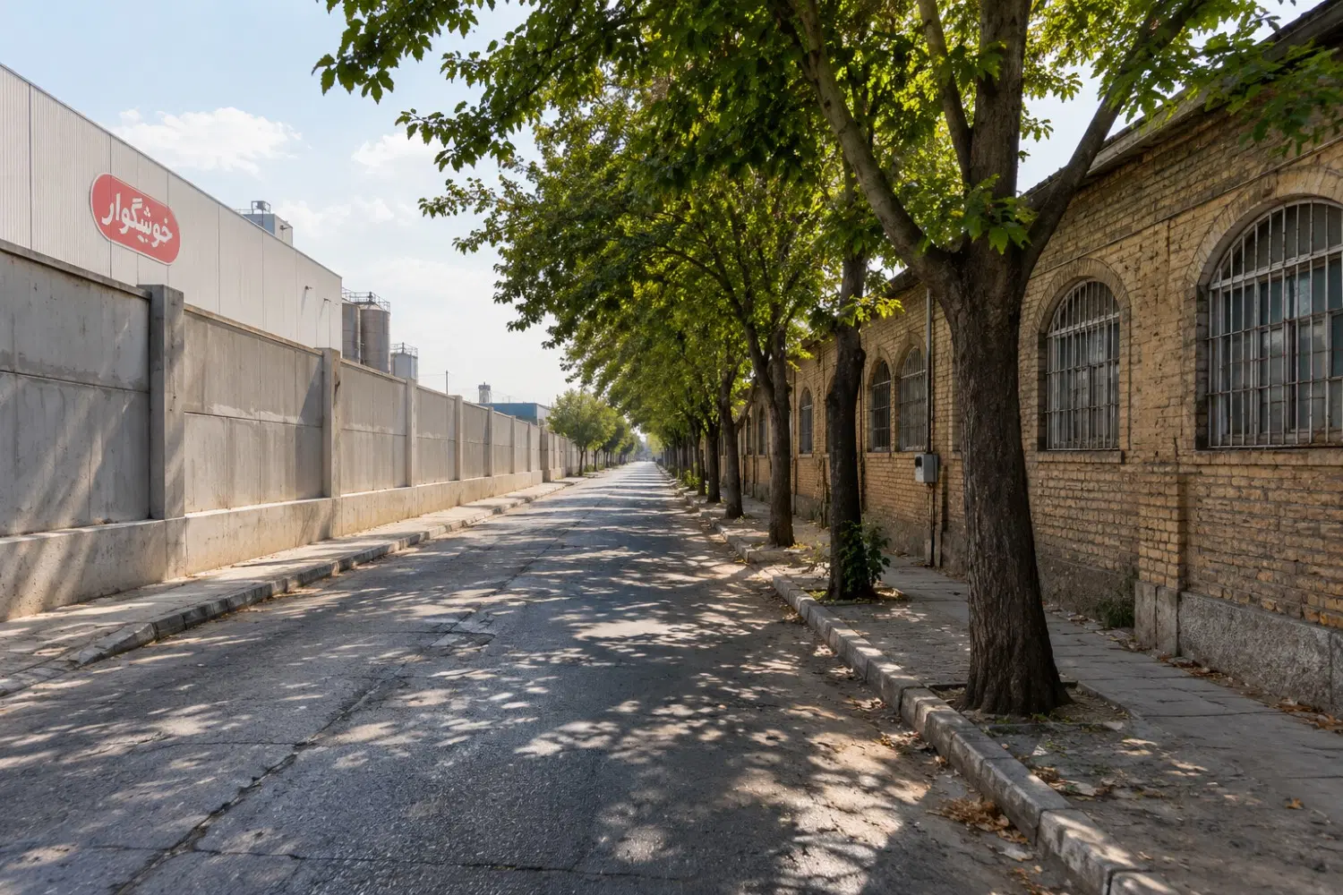 چهار دانگه ۸۶۰۰متر با۲۰۰۰متر بنا،فعال،جنب خوشگوار