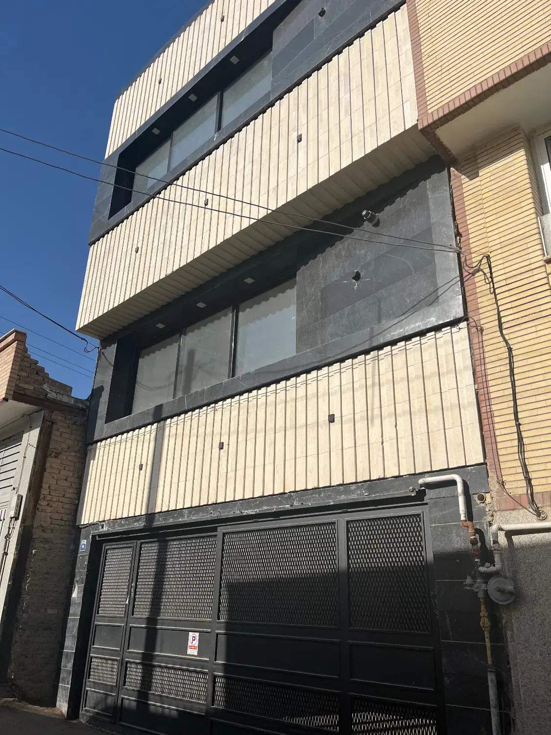 یک ۶۰ متری یک ۸۴ متری سیمین صفر تکمیل