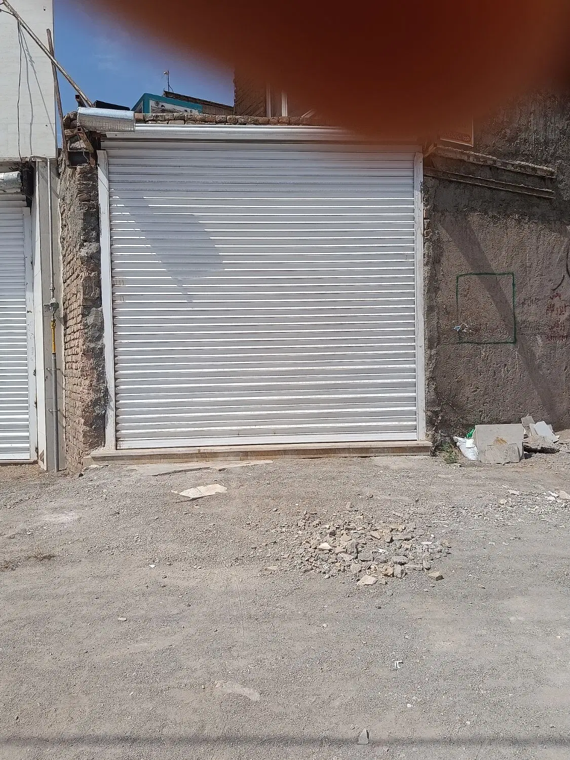 مغازه سر خیابان بهاران