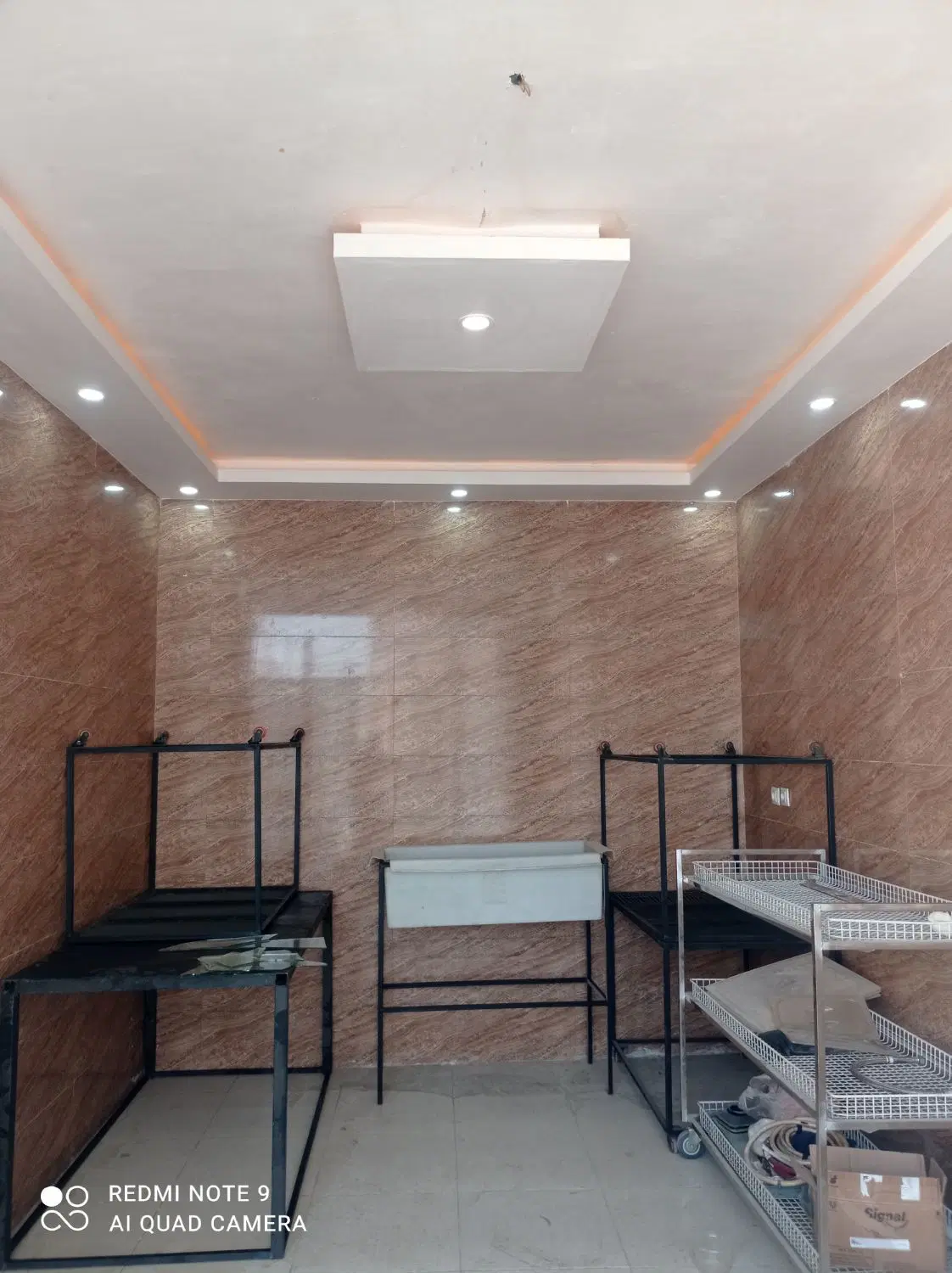مغازه داخل کوچه یه قدمی خیابون