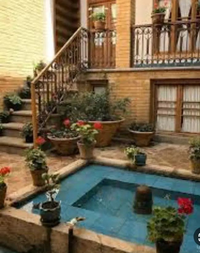 خانه کلنگی ب همراه یک باب مغازه سند دار
