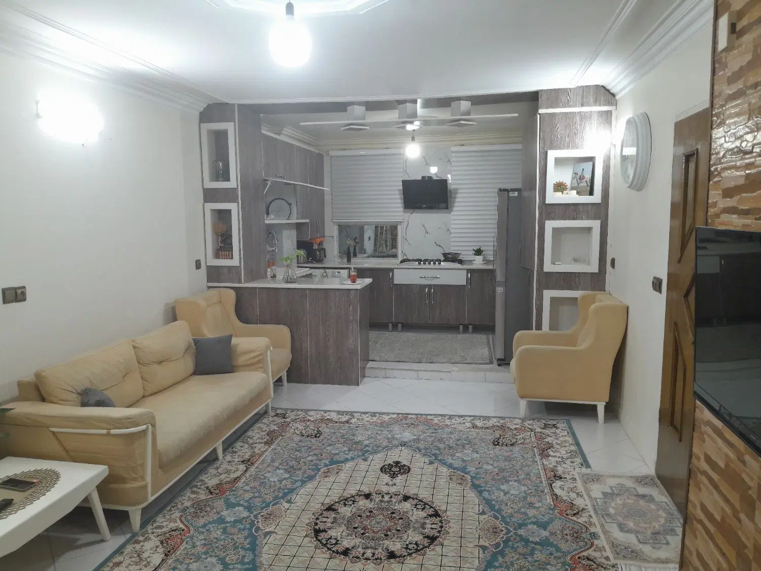 اپارتمان اجاره‌ای شهرک ابریشم طبقه اول باپارکینگ