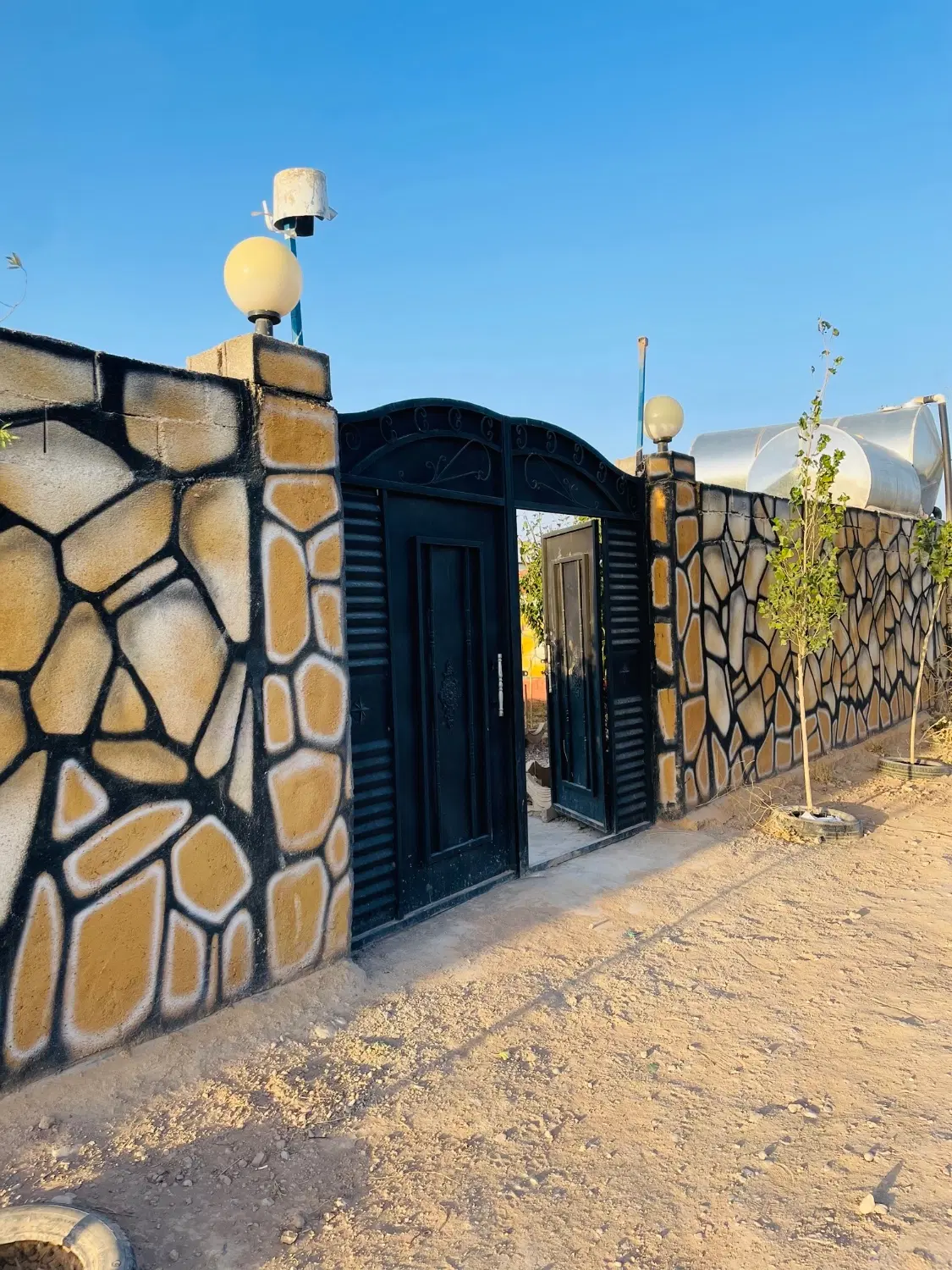 (باغچه ۵۰۰متری بنادار امتیازات کامل داخل مجتمع)