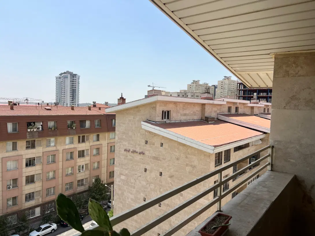 ۱۳۰متر _۳ خواب _کم واحد _ میدان ساحل
