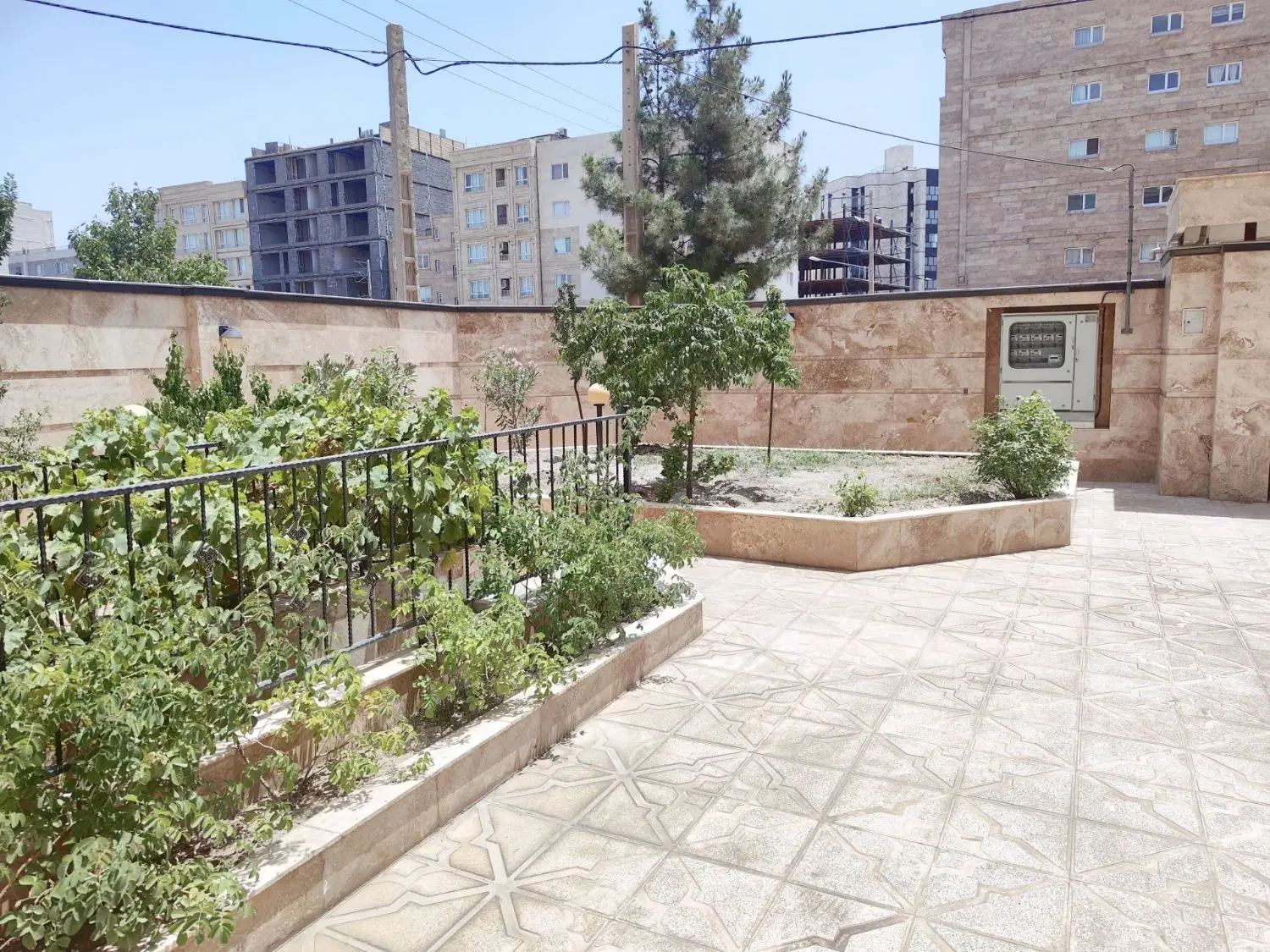 زمین ۳۰۰ متری شمالی